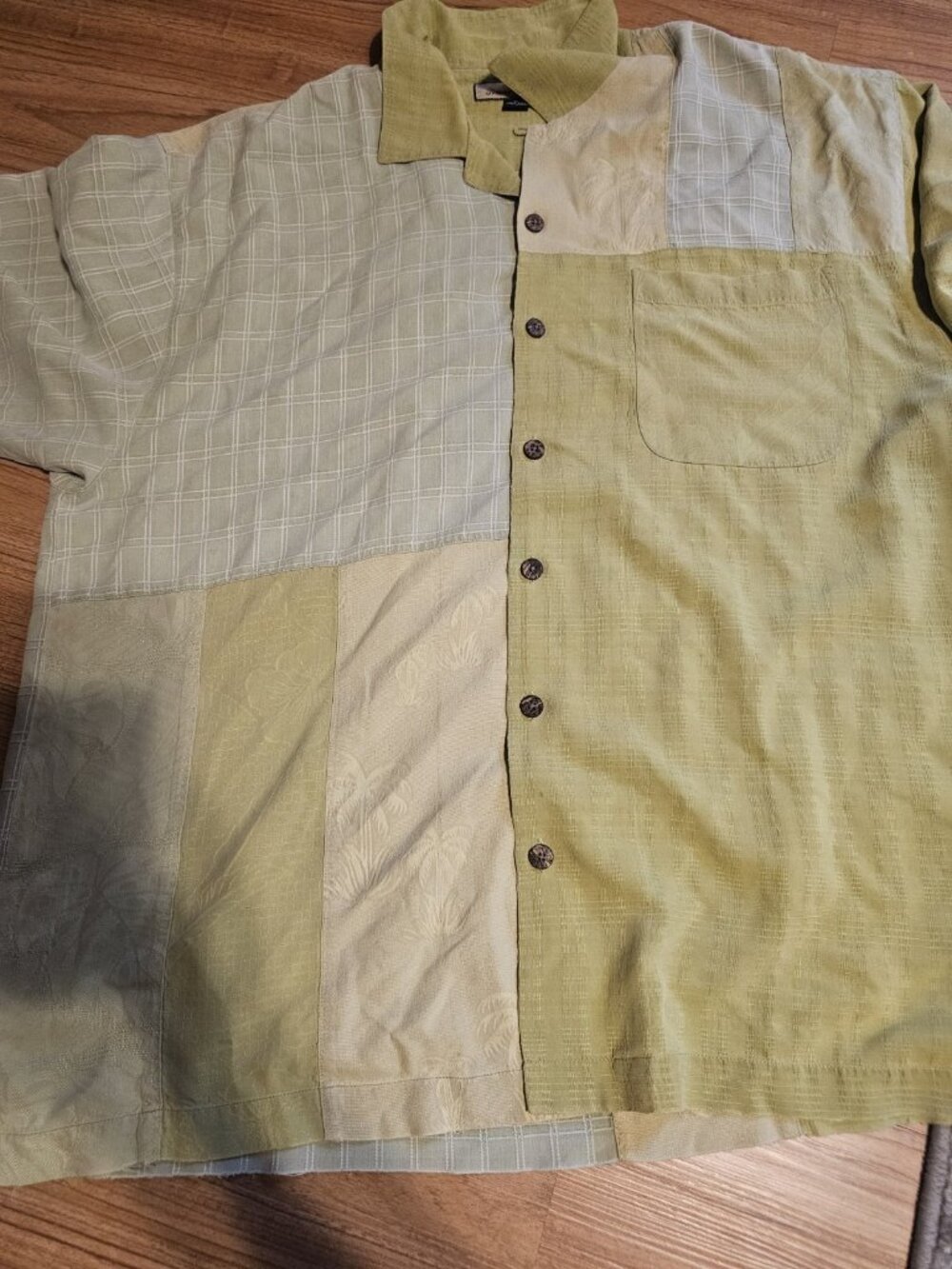 Tommy Bahama Button Up Shirt Green Silk Mens Size XL Short Sleeve